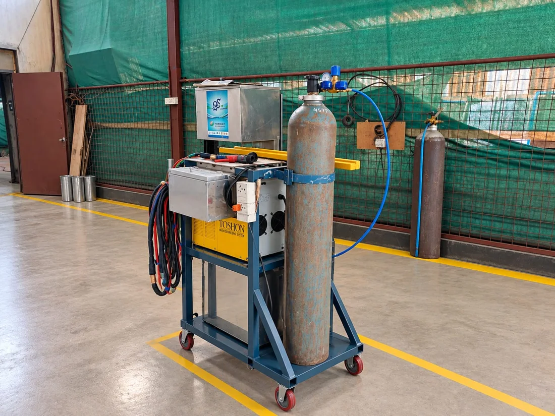 Welding equipment and gas cylinders