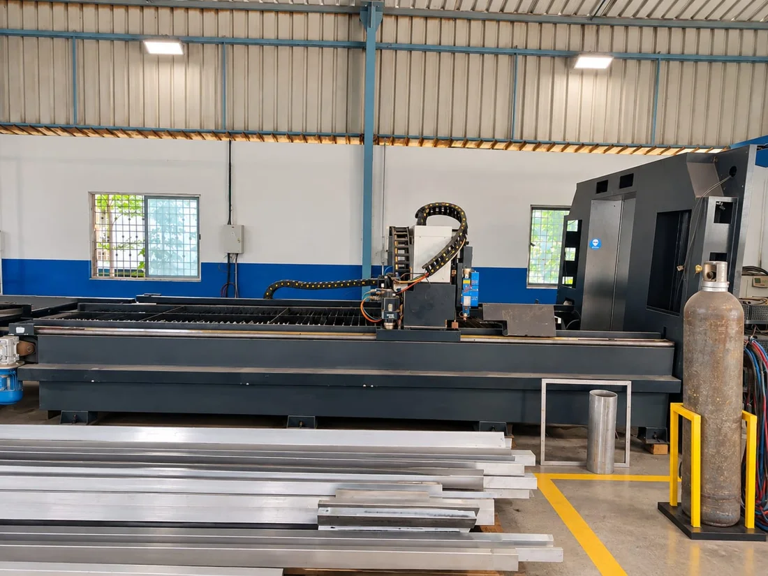 Cutting equipment and metal stock in the workshop